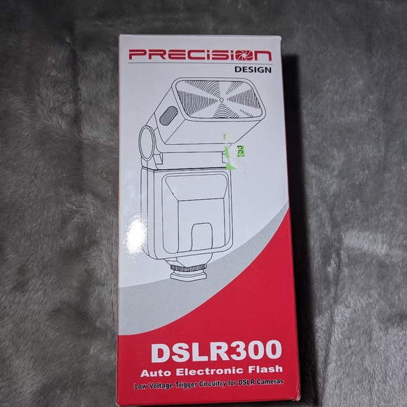 Precision Design DSLR 300 auto electric flash - Picture 2 of 4